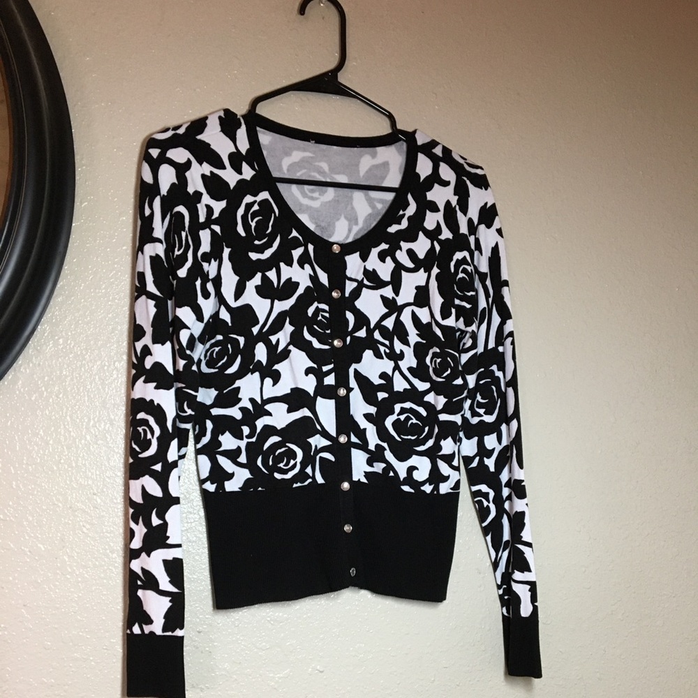 White cropped sweater Black roses - No label